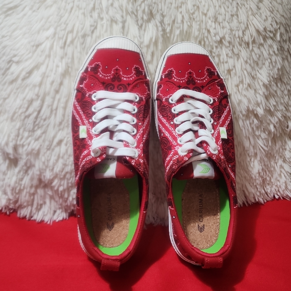 Cariuma Oca Low Red Bandana Canvas Sneaker Unisex - Picture 3 of 11